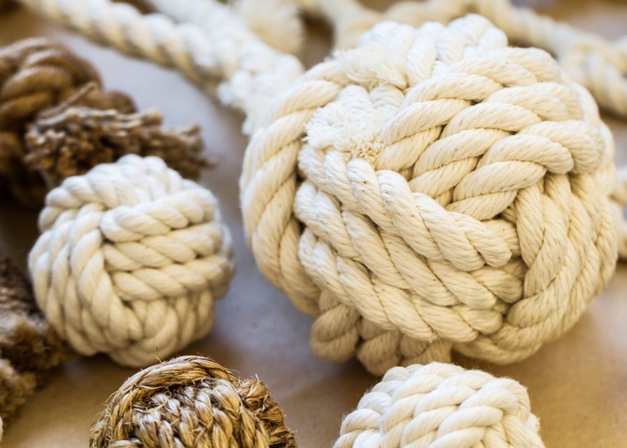 Different raw materials for rope toys like cotton and jute