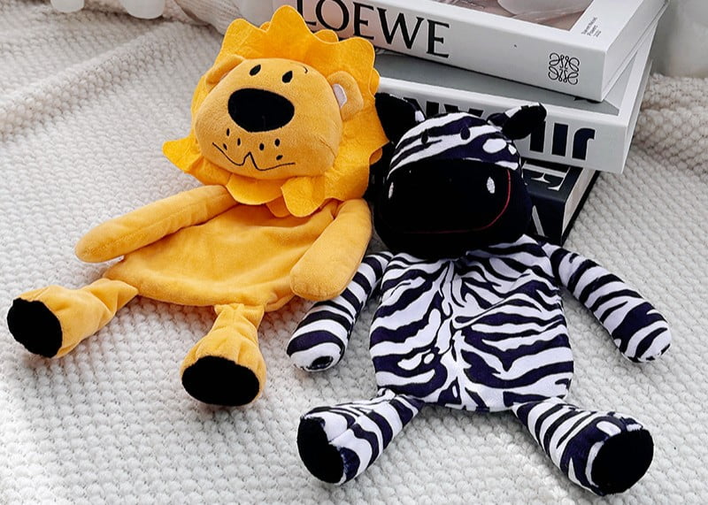 Flat no-stuffing dog toy with crinkle paper