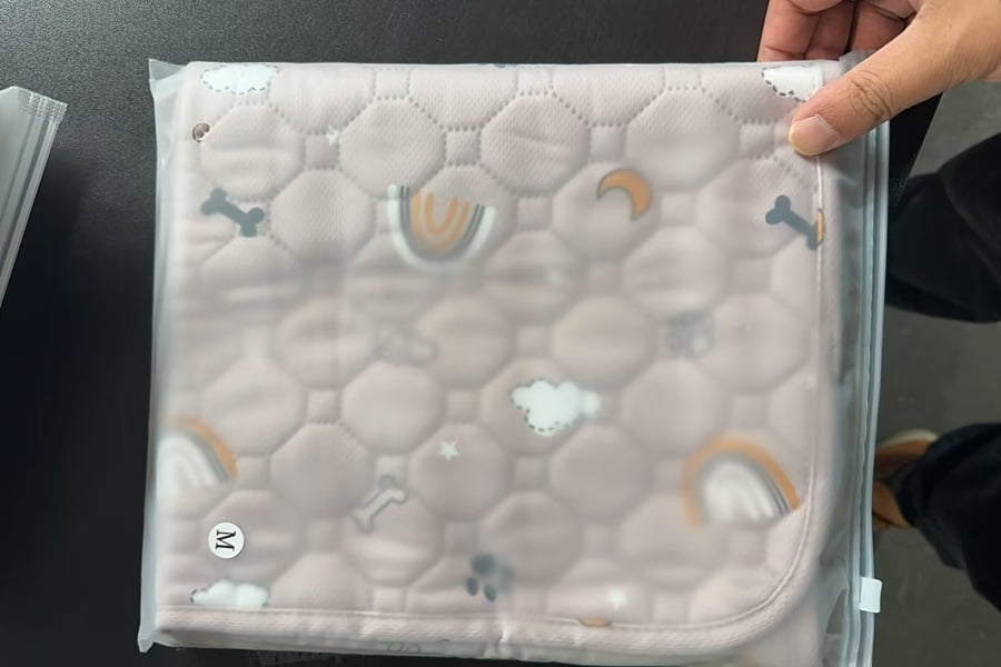 Frosted EVA zipper bag packaging for washable dog pee pads