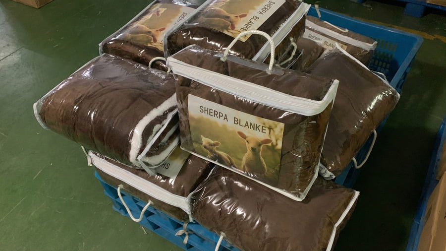 High-end PVC Zipper Bag with Wire Frame