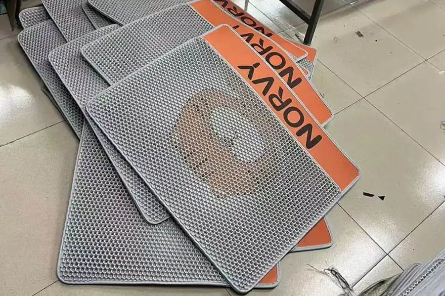 Sub-layer pattern printing visible through honeycomb holes