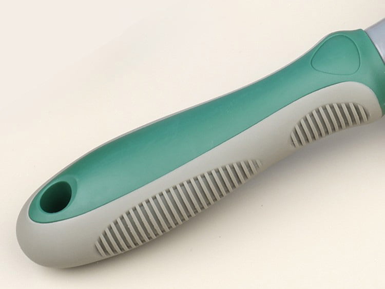 Ergonomic TPR handles for pet grooming brushes