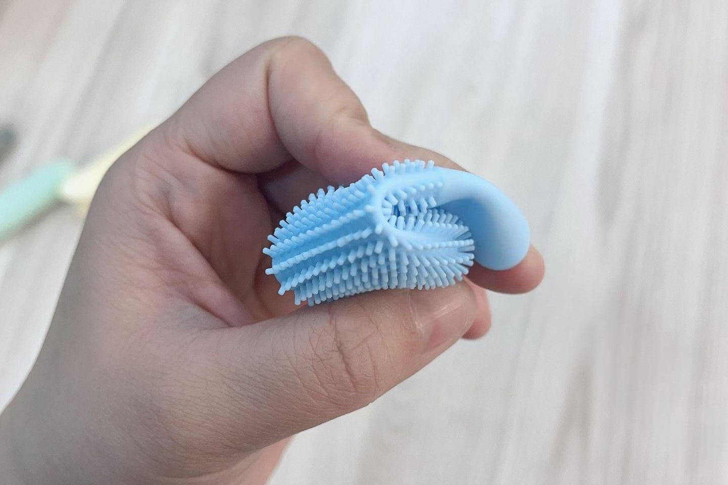 Seamless silicone dog finger toothbrush