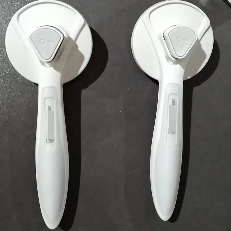 Silk screen on self cleaning pet brush