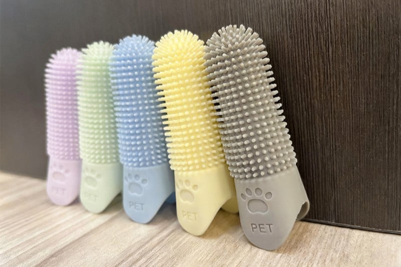 Soft silicone finger toothbrush for puppies