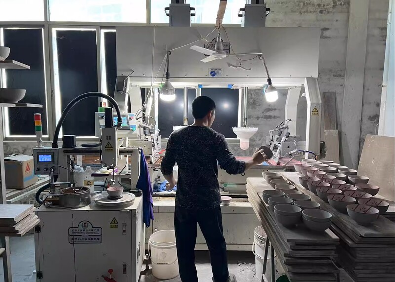 Ceramic factory workshop for pet feeding supplies production review