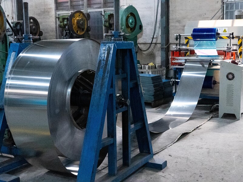 Stainless steel raw material workshop for pet feeding bowl production