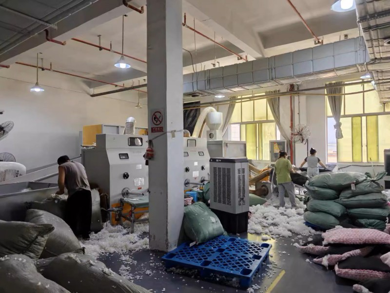 Fiber filling area for soft pet bed and pet home products