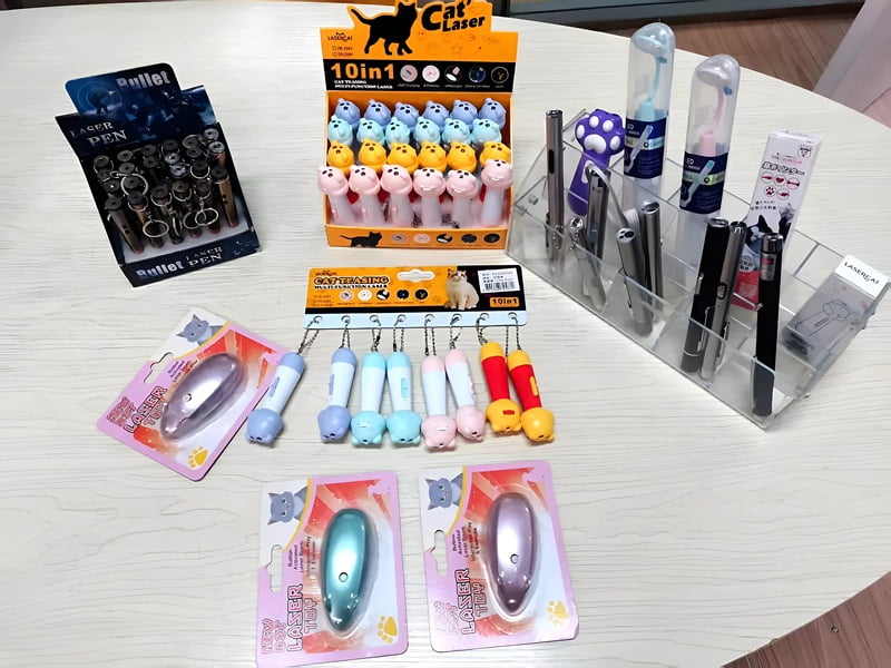 Assorted cat laser toys with display boxes and individual packaging
