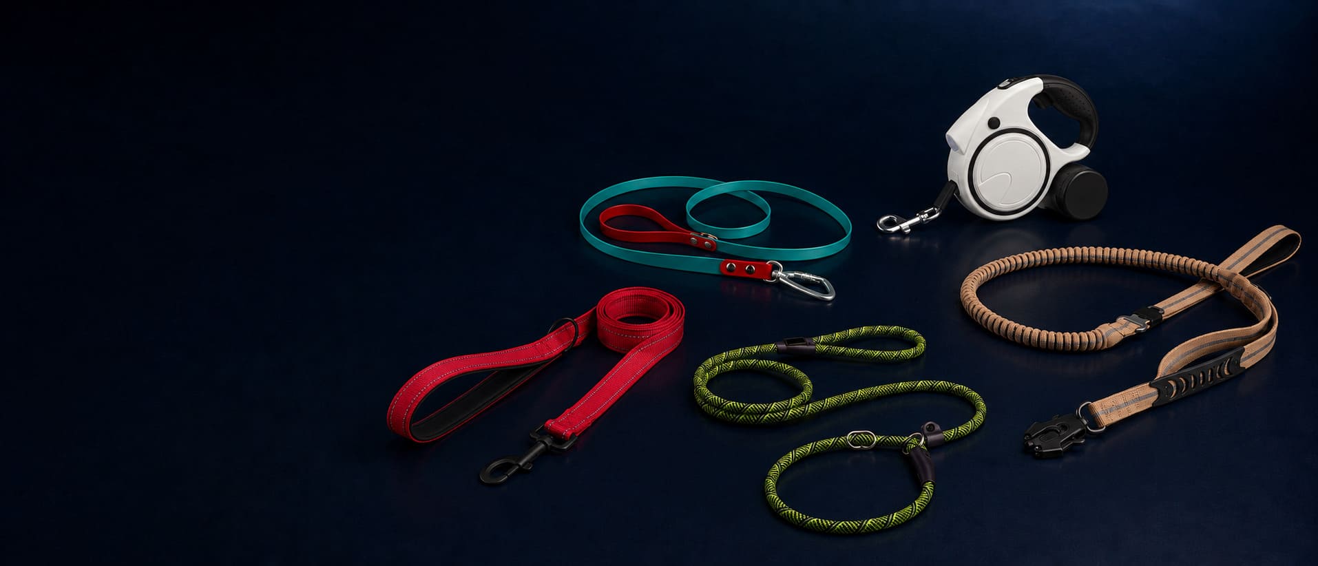 Reflective, coated, retractable, bungee and rope leashes from dog leash manufacturer Preeminent