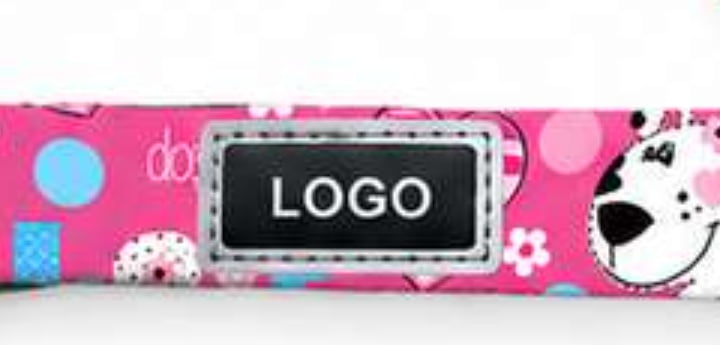 Close-up of logo label placement on a pink dog leash.