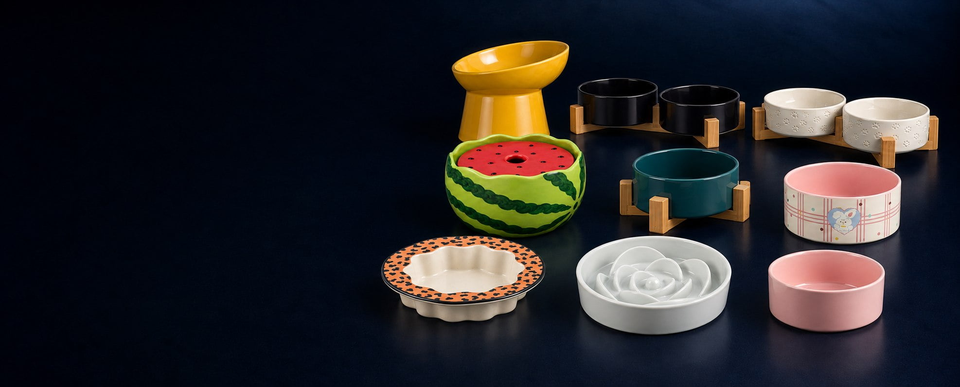 Wholesale ceramic pet bowls, including raised bowls, slow feeders and double-bowl sets with stands